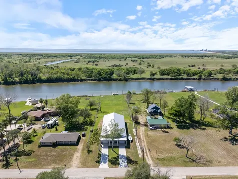 174 County Road 243 Bay City TX 77414