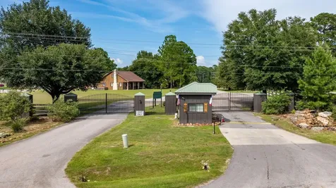 26 Hillsborough Drive Huntsville TX 77340