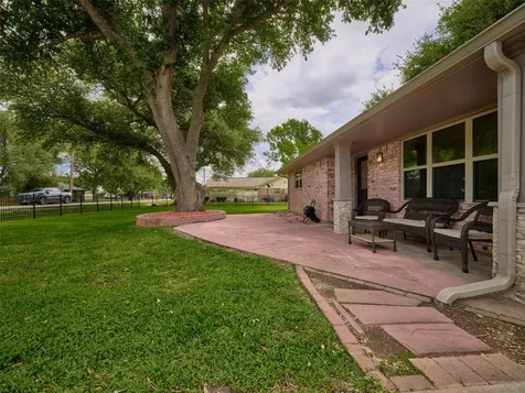 9326 Kostelnik Street Needville TX 77461