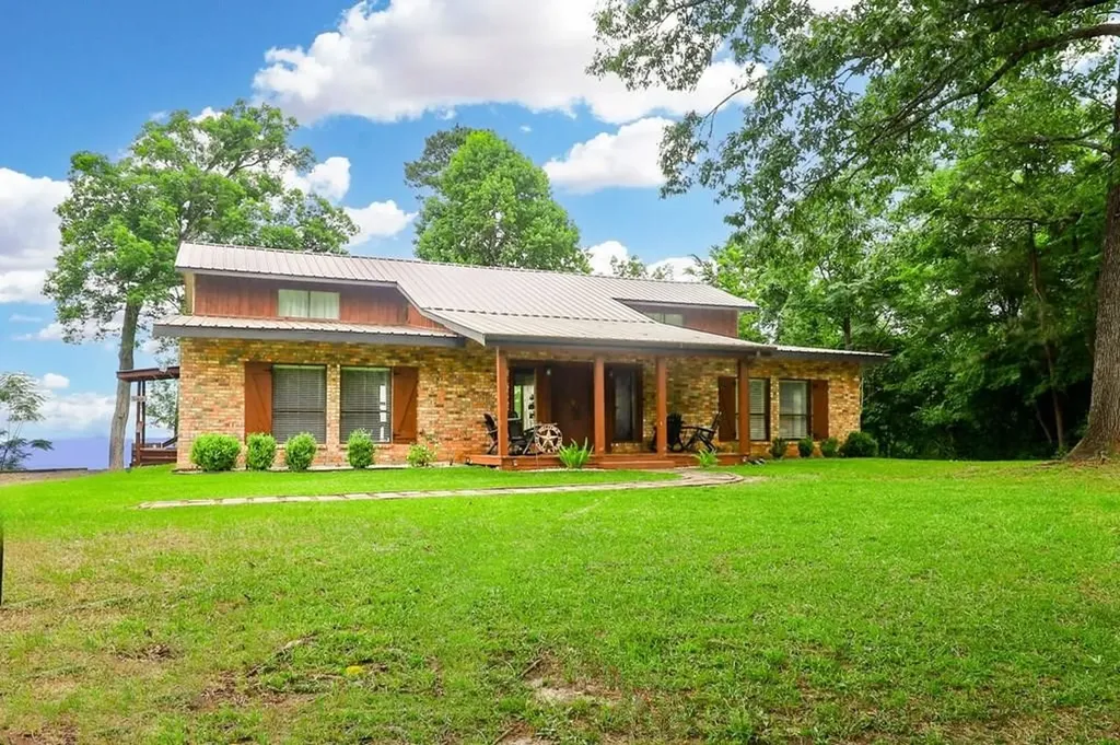 169 Cheyenne Street Zavalla TX 75980