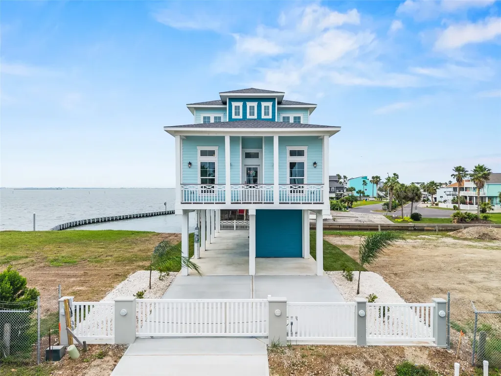 107 Gulf Drive Tiki Island TX 77554
