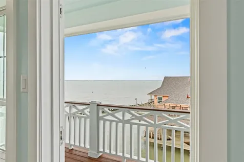 107 Gulf Drive Tiki Island TX 77554