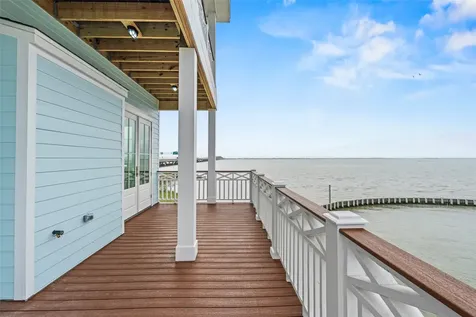 107 Gulf Drive Tiki Island TX 77554