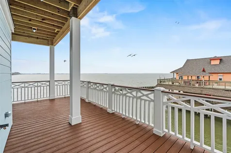 107 Gulf Drive Tiki Island TX 77554