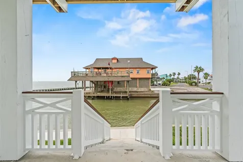 107 Gulf Drive Tiki Island TX 77554