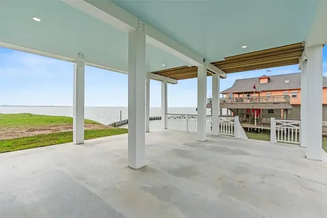 107 Gulf Drive Tiki Island TX 77554