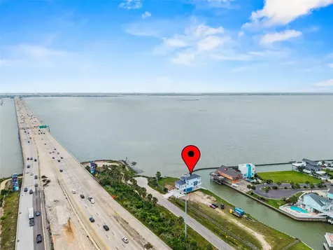 107 Gulf Drive Tiki Island TX 77554