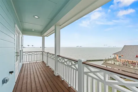 107 Gulf Drive Tiki Island TX 77554