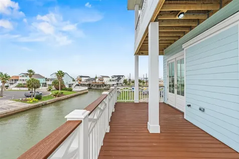 107 Gulf Drive Tiki Island TX 77554