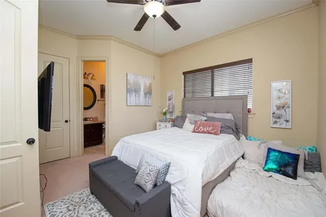 1141 W 23rd Street B Houston TX 77008