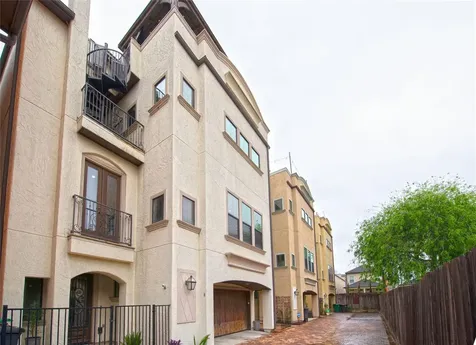 1141 W 23rd Street B Houston TX 77008