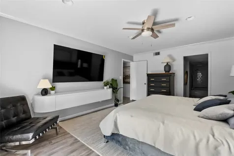 604 S Ripple Creek Drive 604 Houston TX 77057