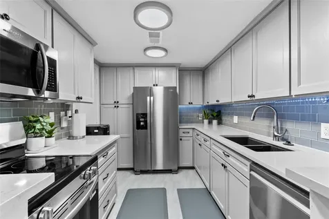 604 S Ripple Creek Drive 604 Houston TX 77057
