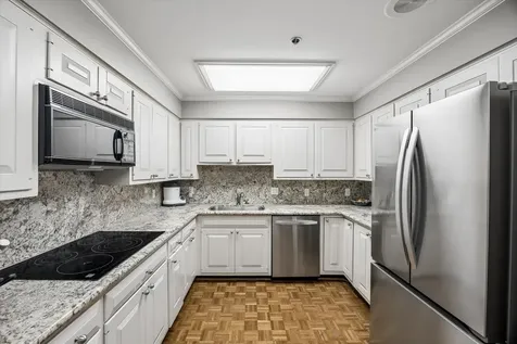 5555 Del Monte Drive 1305 Houston TX 77056