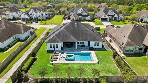 1809 Grace Crossing Friendswood TX 77546