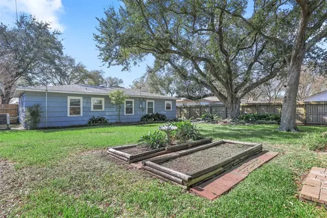 1506 14th Avenue N Texas City TX 77590