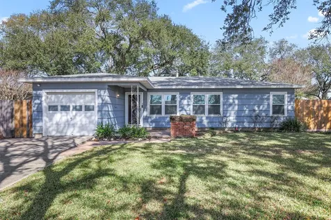1506 14th Avenue N Texas City TX 77590