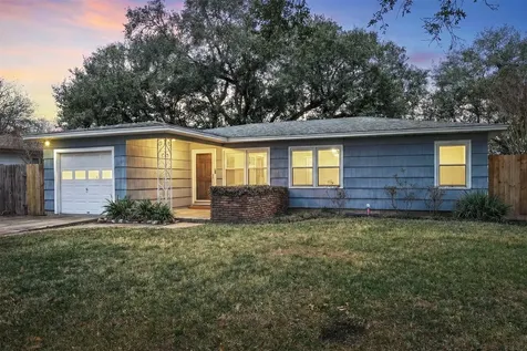 1506 14th Avenue N Texas City TX 77590