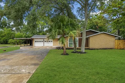 632 Meadowlawn Street Shoreacres TX 77571