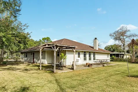 935 Magnolia Street Lake Jackson TX 77566