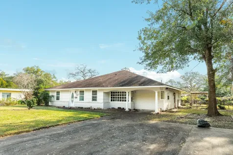 935 Magnolia Street Lake Jackson TX 77566