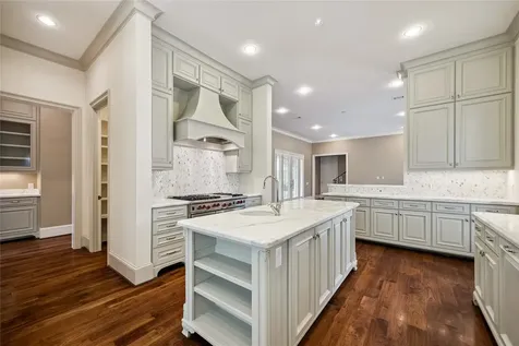 4005 Piping Rock Lane Houston TX 77027