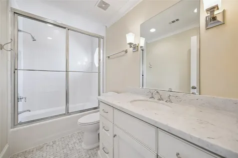4005 Piping Rock Lane Houston TX 77027