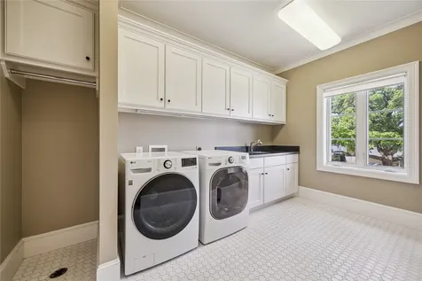 4005 Piping Rock Lane Houston TX 77027