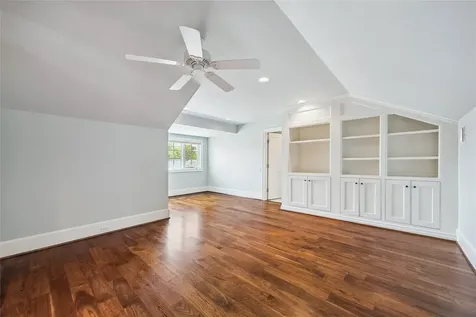 4005 Piping Rock Lane Houston TX 77027