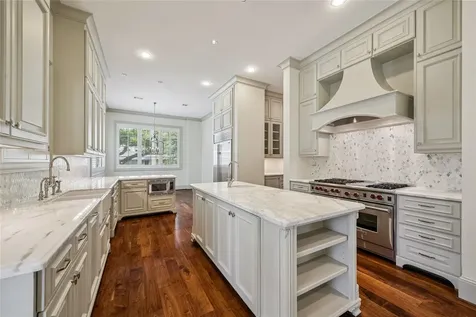 4005 Piping Rock Lane Houston TX 77027