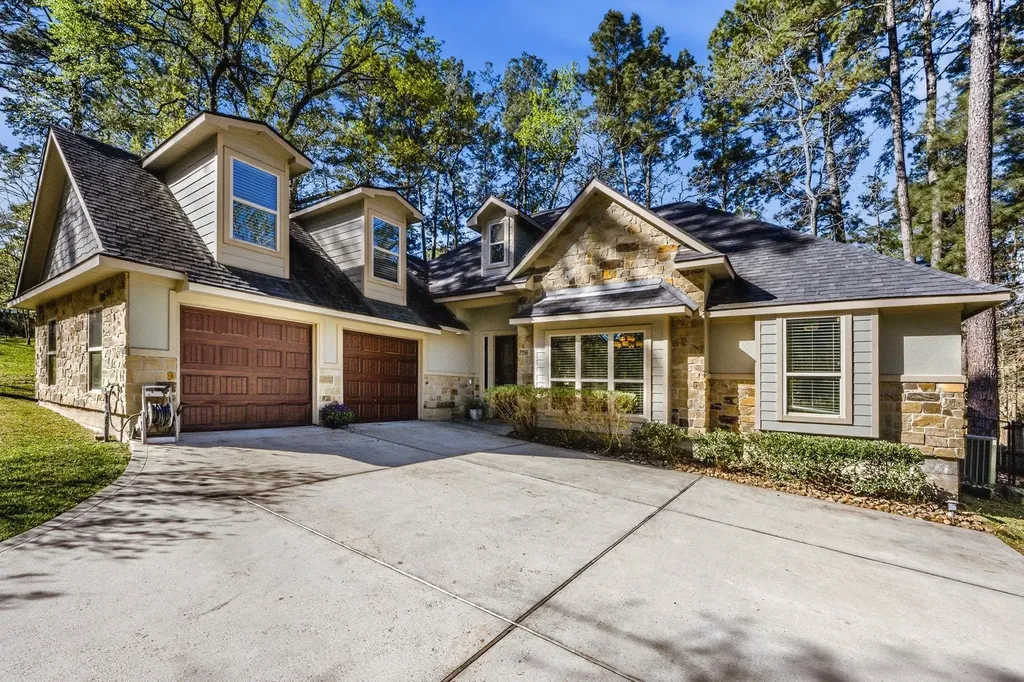 2136 Wheatstone Drive Huntsville TX 77340