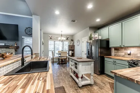 2136 Wheatstone Drive Huntsville TX 77340