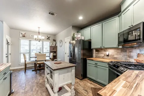 2136 Wheatstone Drive Huntsville TX 77340