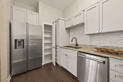 204 Marshall Street 3 Houston TX 77006