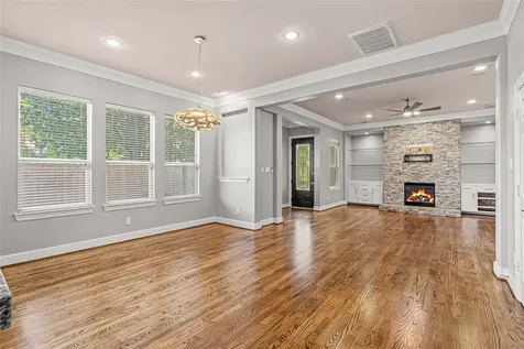 112 White Drive Bellaire TX 77401