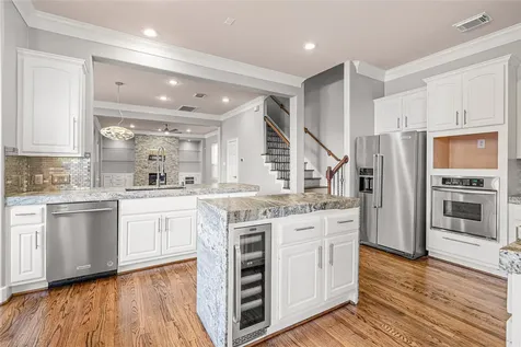 112 White Drive Bellaire TX 77401