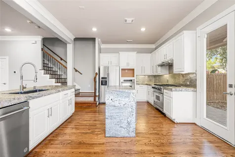 112 White Drive Bellaire TX 77401