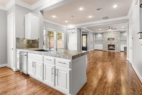 112 White Drive Bellaire TX 77401