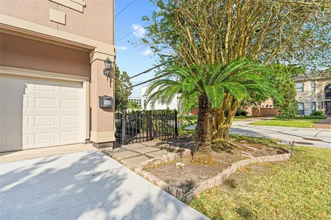 112 White Drive Bellaire TX 77401