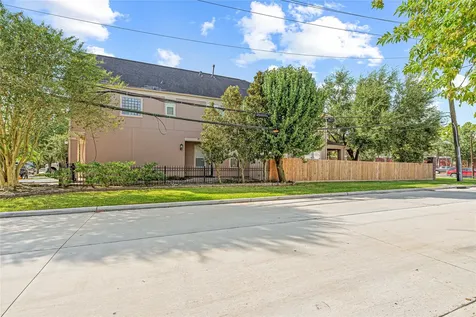 112 White Drive Bellaire TX 77401
