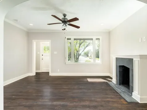 4528 Ave R 1/2 Galveston TX 77551