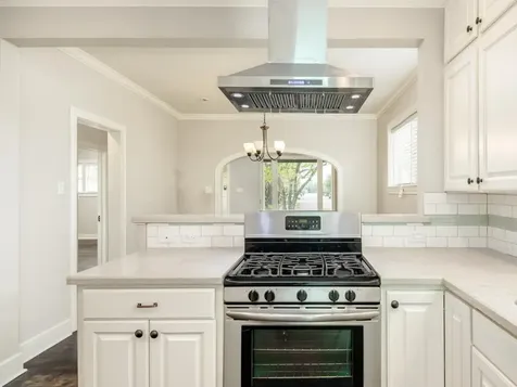 4528 Ave R 1/2 Galveston TX 77551