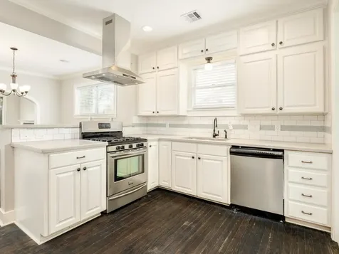 4528 Ave R 1/2 Galveston TX 77551