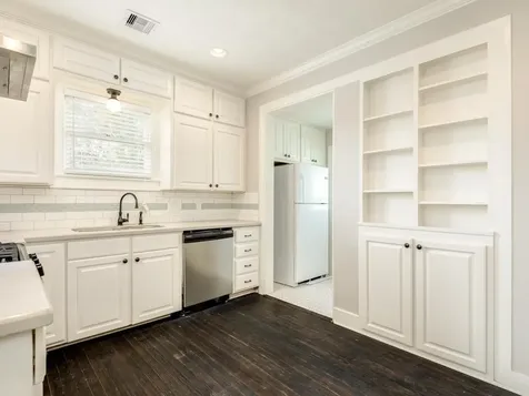 4528 Ave R 1/2 Galveston TX 77551