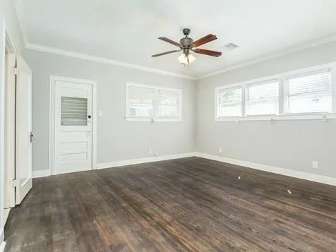4528 Ave R 1/2 Galveston TX 77551