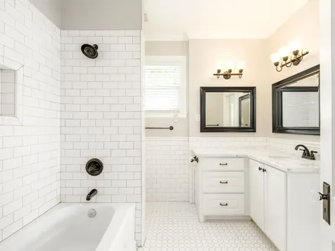 4528 Ave R 1/2 Galveston TX 77551