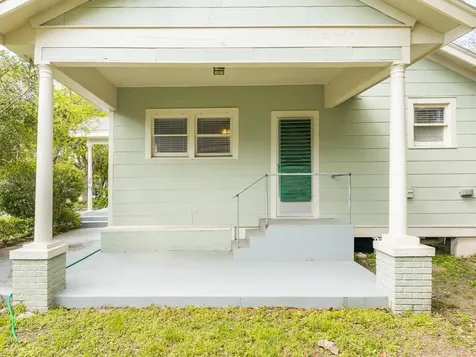 4528 Ave R 1/2 Galveston TX 77551