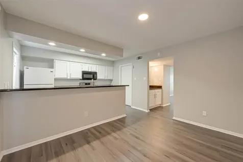 5917 Fairdale Lane 14 Houston TX 77057
