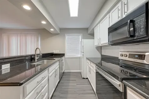 5917 Fairdale Lane 14 Houston TX 77057