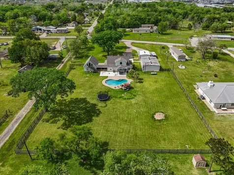 17903 County Road 125 Pearland TX 77581